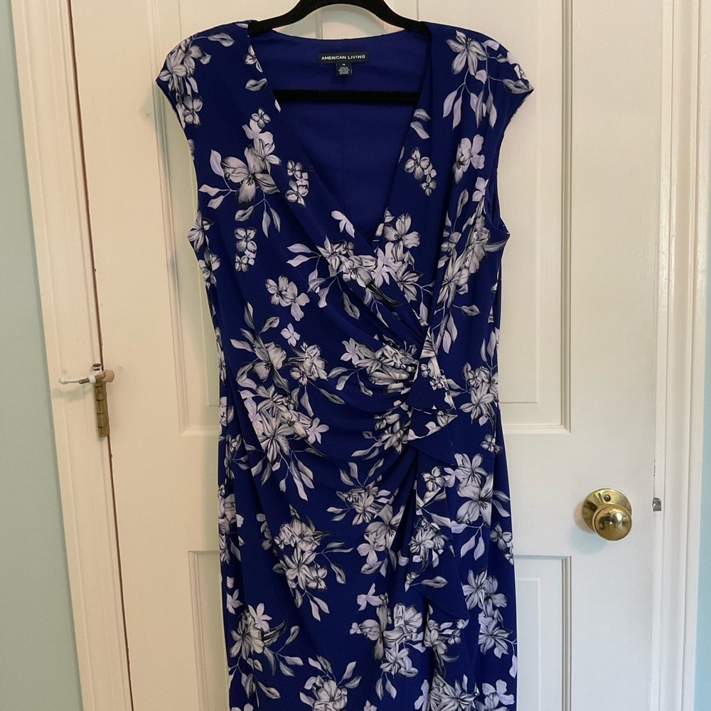 Floral  Dress w/ faux wrap waist & flattering ruching